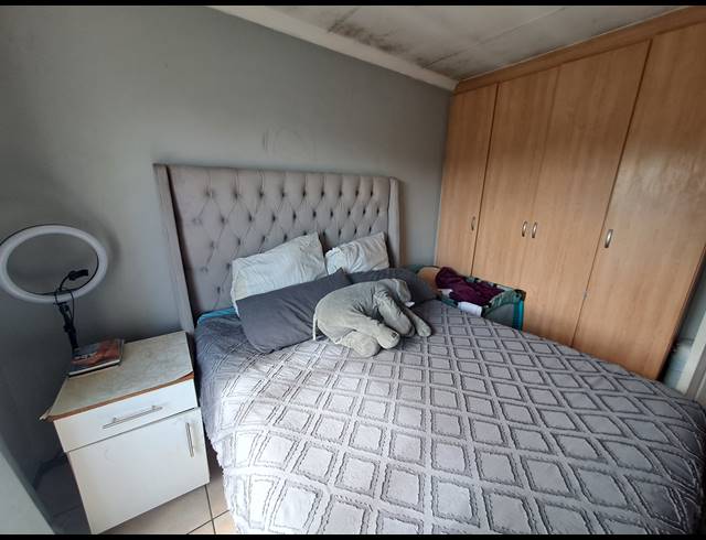 2 BEDROOM TOWNHOUSE FOR SALE IN CASTLEVIEW
